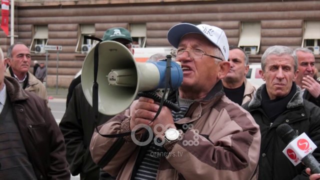 Ora News - Minatorët protestë para Kryeministrisë: Të miratohet statusi, ose s'ka vota për Ramën