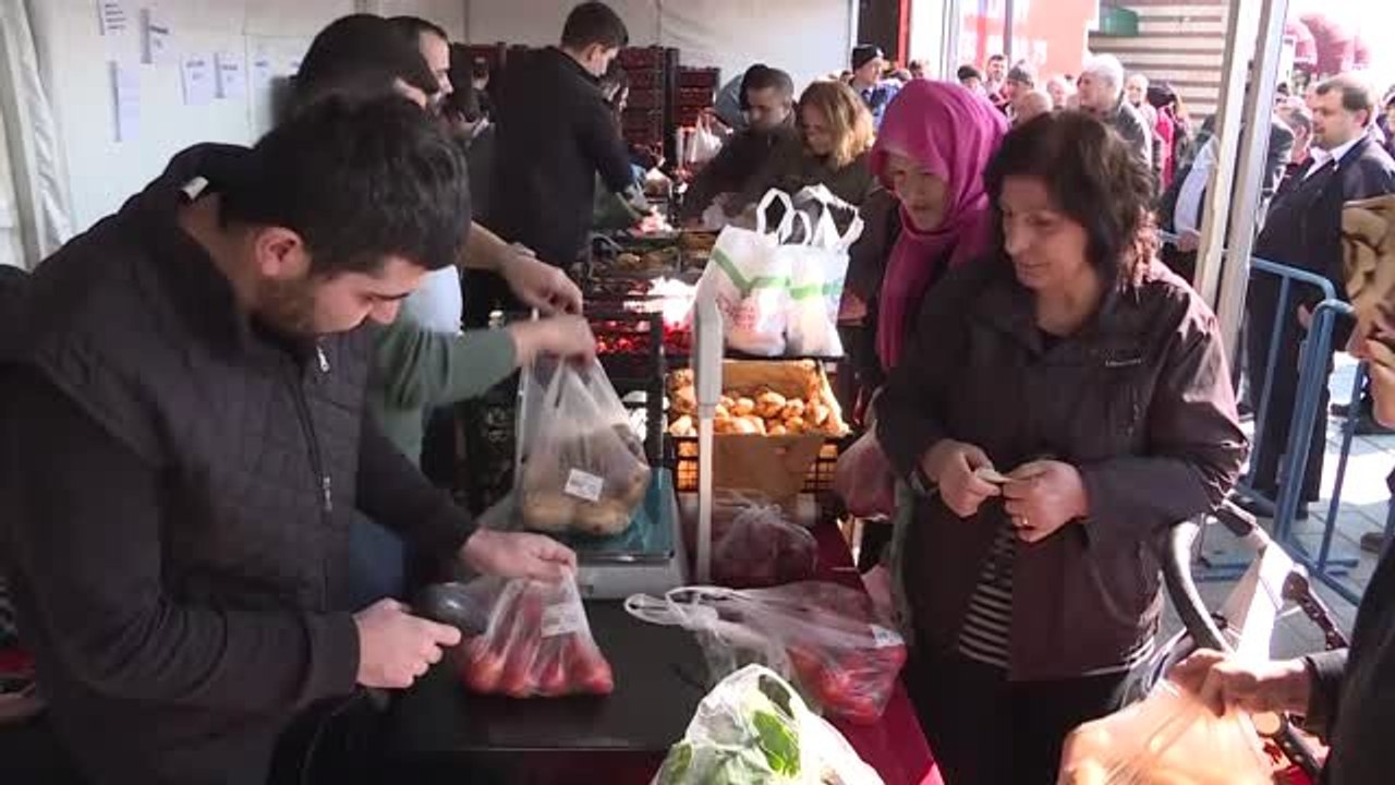 Albayrak, Üsküdar Tanzim Satış Noktasını Ziyaret Etti (1)