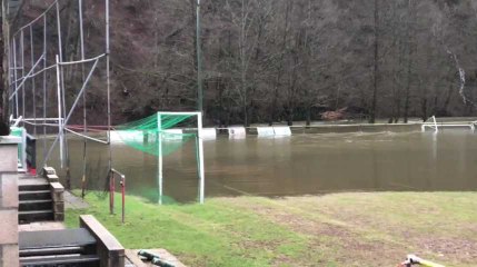 Le terrain de football de Martelange inondé