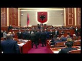 Momenti kur Paloka i hedh bojë kryeministrit në fytyrë - Top Channel Albania - News - Lajme