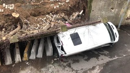 Beykoz'da Duvar Çöktü (2)
