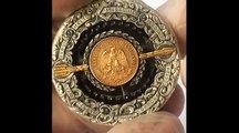 Monedas, botones y mecheros con truco: el trabajo de Roman Booteen
