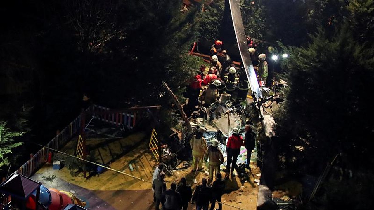 Hubschrauber stürzt auf Wohnviertel  in Istanbul: 4 Tote