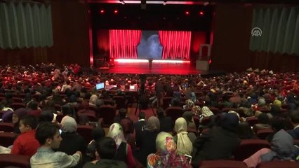 Bakan Kasapoğlu, Ahmet Yenilmez'in "Usta" İsimli Tek Perdelik Oyununu İzledi