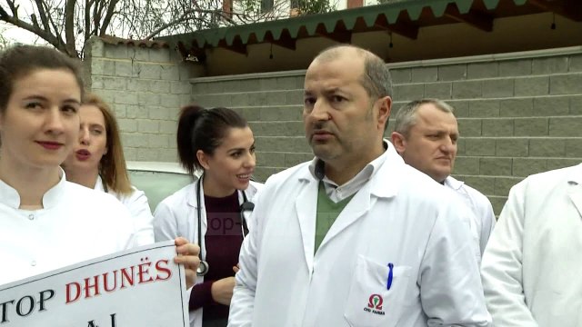 Mjekët, protestë kundër dhunës. Një ditë më parë u keqtrajtua mjeku i Infektivit - Top Channel