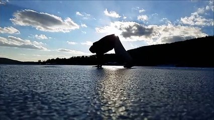 Yoga sur la glace.. attendez la fin !