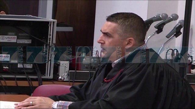 PD AKUZON MINISTREN GJONAJ SE TALLET ME QYTETARET - News, Lajme - Kanali 7