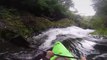 Ce casse-cou saute une cascade de 18m en Kayak !