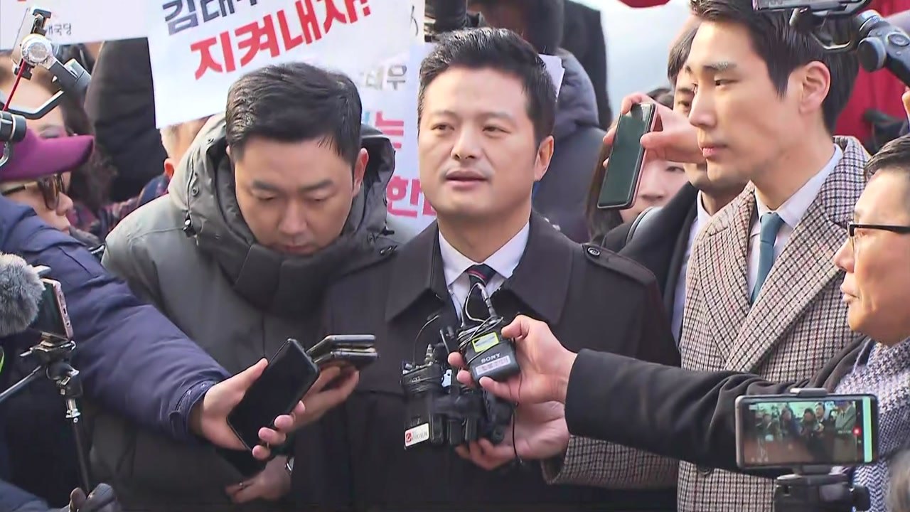 "靑 사찰" 폭로 김태우, 피의자 신분 첫 검찰 출석 / YTN