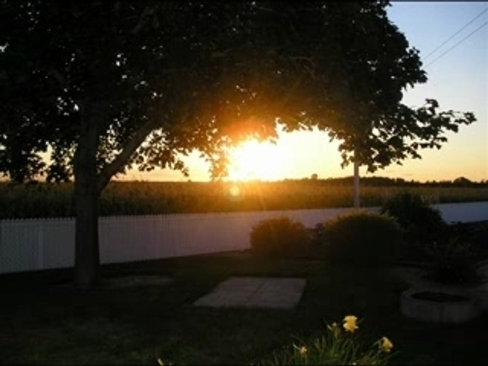 Au soleil couchant chez mom 322.