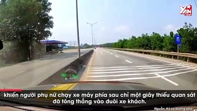 Xe khách đột ngột tấp lề đón khách khiến thần chết suýt gọi tên người phụ nữ đi xe máy