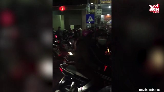 Chợ Viềng và cú lừa ngoạn mục từ cành hải đường “cắm tăm” trị giá 200.000 VNĐ