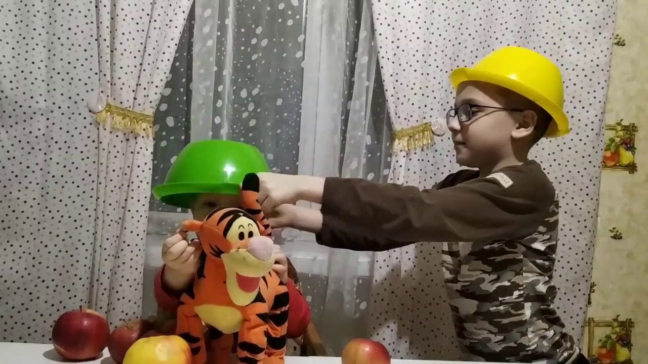 الاطفال الخرقاء أطفال صعب ألعاب طفل مضحك الحوادث - أمي صدمت! | | طفل رضيع د | حب الاطفال أطفال مضحك ضد شبح - جوني جوني أغاني الحضانة قافية وتعلم الألوان للأطفال - جوني جوني القوافي تعلم الألوان مع عائلة Gombal كاندي أطفال فنجر الأسرة