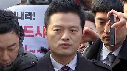 '靑 폭로' 공수전환...김태우, 첫 피의자 신분 출석 / YTN