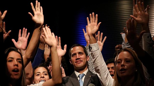 Guaidó afirma que começou a chegar ajuda humanitária a Caracas