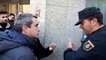 La policia espanyola posa traves als familiars dels presos per accedir al Suprem