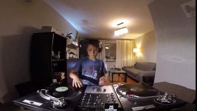 A 9 ans, il mixe déjà de la House comme les grands DJ