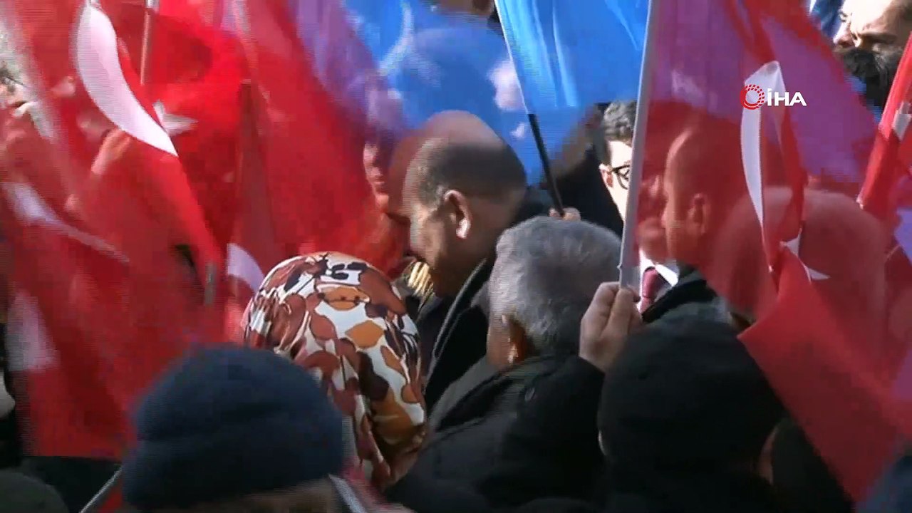 İçişleri Bakanı Soylu: 'Bizim İstanbul’daki polislerimiz bir işi daha yaptılar. Sabahleyin 2 ton esrar yakaladılar. Öte yandan Bursa’da da 4 bin polisle operasyon yapıldı. Orada da 200 tane torbacı kıskıvrak yakalandı'