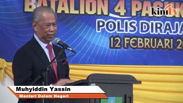 'Tengok muka saya, totok melayu!'