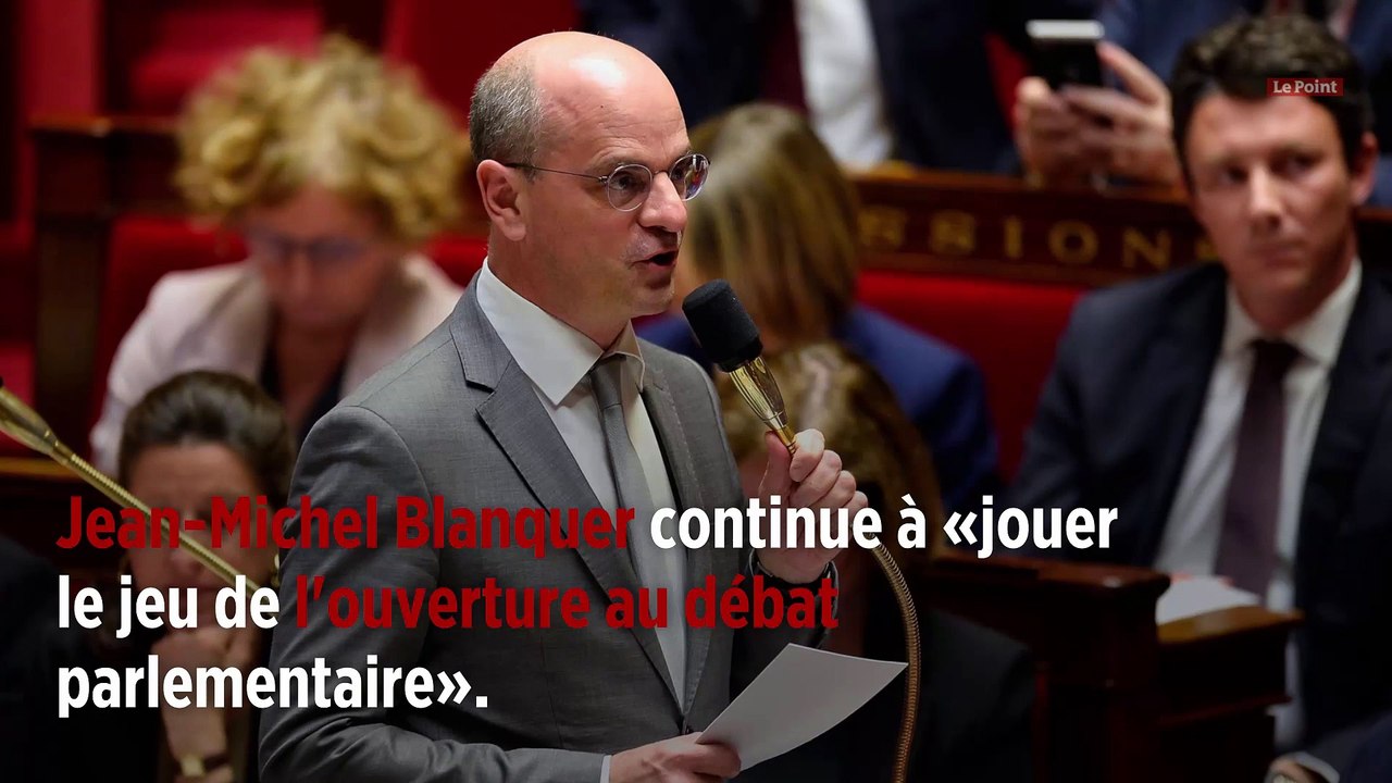 Les drapeaux français flotteront bientôt dans les classes