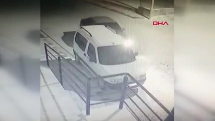 Denizli Park Halindeki Araca Çarptıktan Sonra Kaçan Sürücü Kamerada