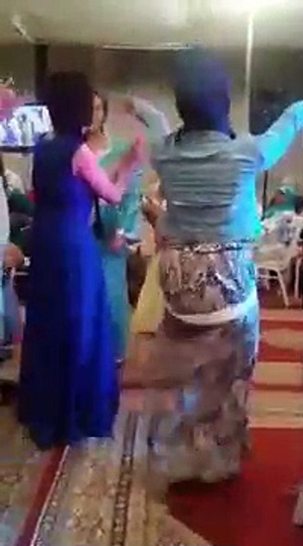 رقص فتاة محتجبة سيكسي في عرس مغربي تخطف الأنفاس - فيديو Dailymotion