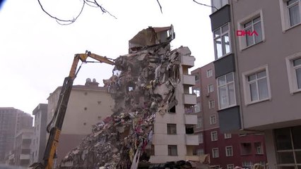 Kartal'daki Yunus Apartmanının Büyük Bölümü Yıkıldı