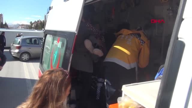 Konya Öğrenci Servisi ile Otomobil Çarpıştı 7 Öğrenci Yaralı-Tamamı