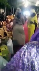 Leumbeul électrocutant : attention aux yeux !