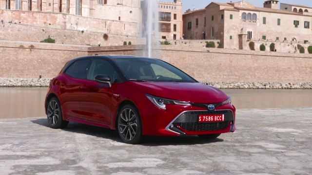 2019 Toyota Corolla HB 2.0L Design in Red in Barcelona