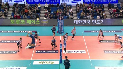 아가메즈 서브 8득점...우리카드 첫 1위 / YTN