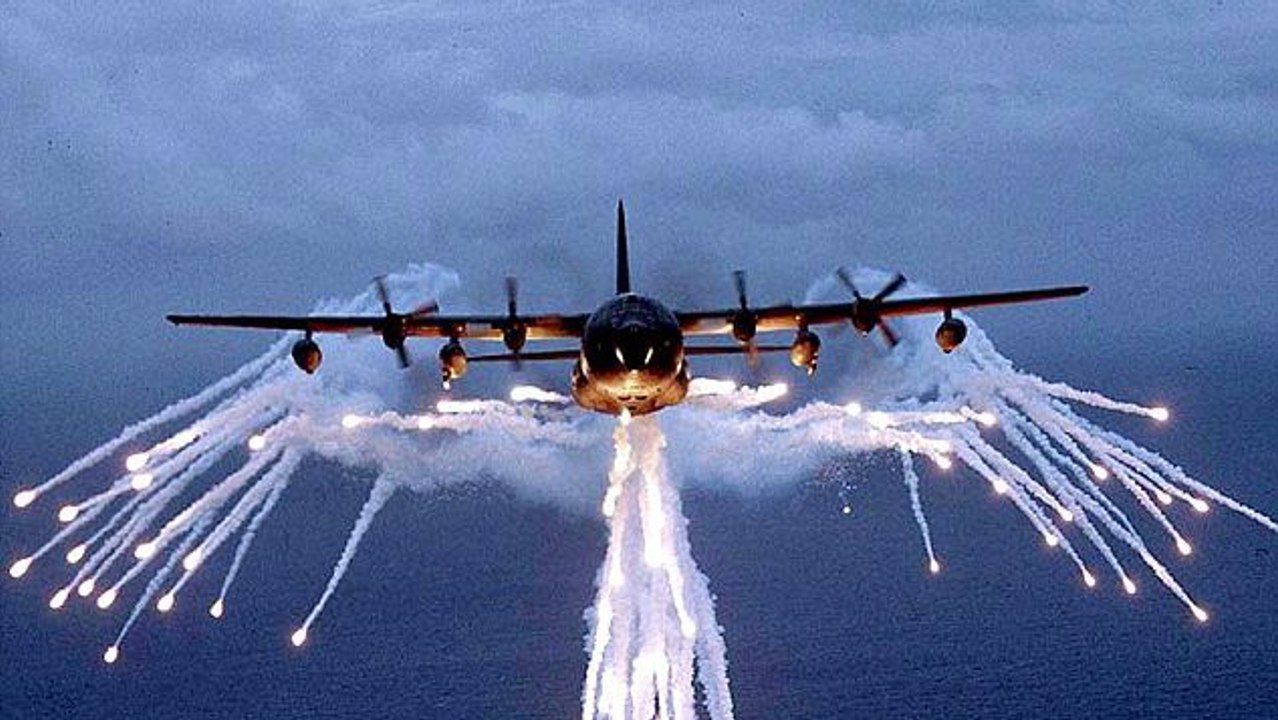 Ask a Pilot: The Joy of Flying an AC-130 Gunship - video Dailymotion