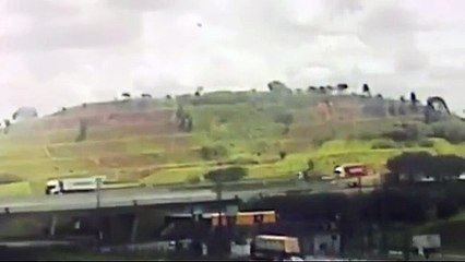 Vídeo mostra momento exato da queda do helicóptero que matou Boechat