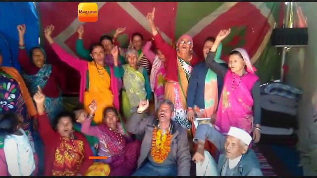 द्वाराहाट में सड़क को लेकर भूख हड़ताल पर डटे ग्रामीण