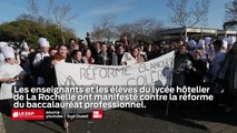 Manifestation ce jour des enseignants et des élèves du lycée hôtelier de La Rochelle contre la réforme du baccalauréat professionnel.