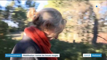 Des boues rouges pour alerter contre les résidus d'une usine près de Marseille