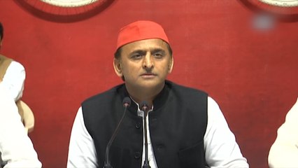 Akhilesh slams Yogi government after being stopped from boarding flight