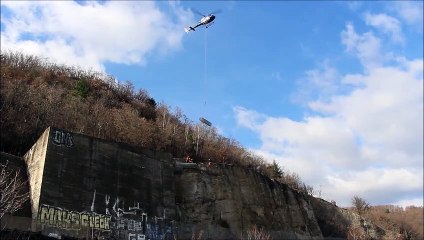 La pose de grillages à la falaise de Corbeyre