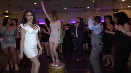 Arap düğünün harika oynayan kızları