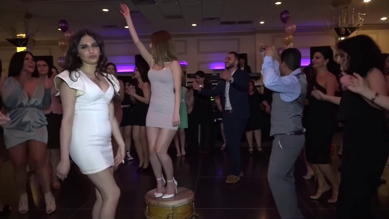 Arap düğünün harika oynayan kızları