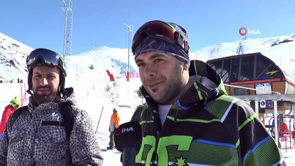 Palandöken'de gündüz kayakta, gece eğlence mekanında eğlendiler