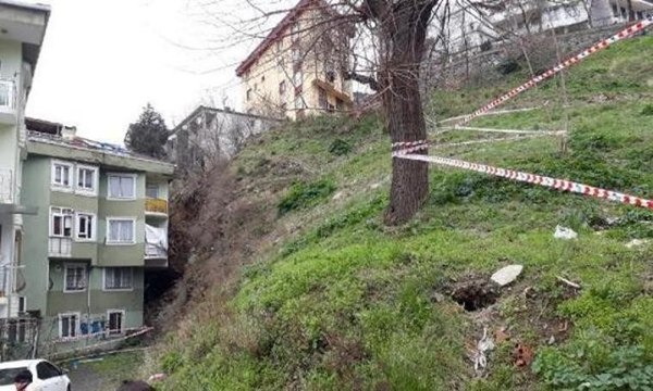 Eyüpsultan'da toprak kayması