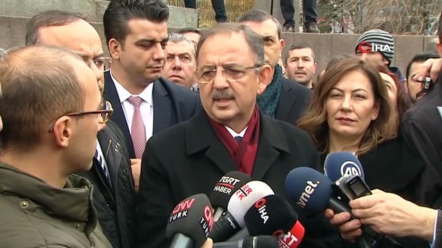 Ankara Büyükşehir Belediye Başkan Adayı Özhaseki:'-' Eğer Meral hanım samimiyse orada sadece Iğdır yok ki onlarca yer var şehir belde var ilçe var burada bu jesti bekliyoruz. HDP'nin olduğu ortamda CHP ile işbirliği yaparken Meral hanım on