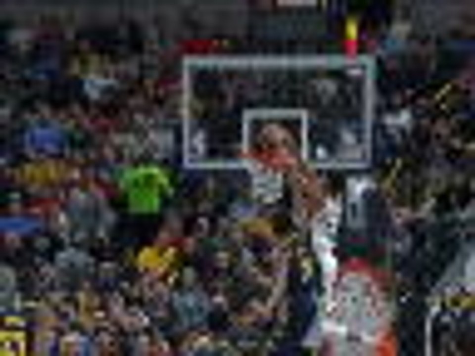 Top 3 plays - Antetokounmpo's alley-oop dunk, Collins' big block