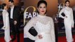 Sunny Leone looks glamorous at Filmfare Glamour and Style Awards; Watch video| FilmiBeat