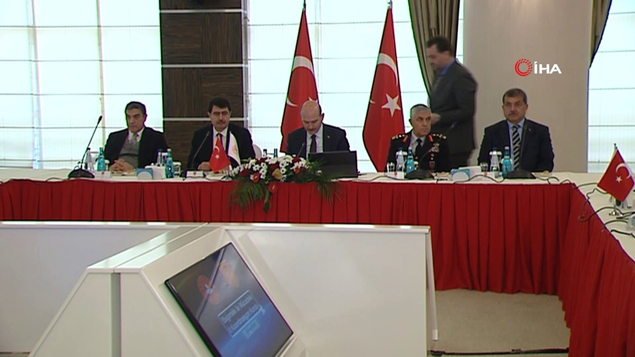 Bakan Soylu:'Bizim İstanbul'daki polislerimiz bir işi daha yaptılar. Sabahleyin 2 ton esrar yakalayıverdiler. Diyarbakır’da da 5 ton esrar yakalandı. Böylece 7 ton esrar yakalamış olduk'