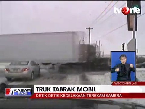 Ngeri! Detik-detik Truk Tabrak Mobil Patroli