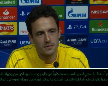 لقطة: كرة قدم: الملحق الإعلامي لدورتموند يقفل باب الحوار أمام أحد الصحافيين