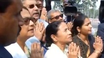 CM Mamata Banerjee offers prayer to Mahatma Gandhi to remove BJP Led Government | Oneindia News