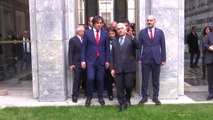 Gürcistan Meclis Başkanı Kobakhıdze, 15 Temmuzda Bombalanan Yerleri ve Meclis Genel Kurulu'nu Gezdi